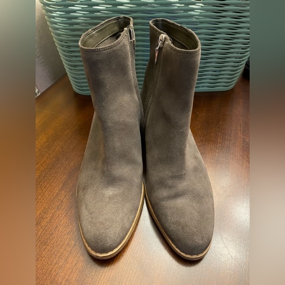 Women's Clarks Somerset Suede Ankle Boots Size 6.5M - Picture 3 of 10